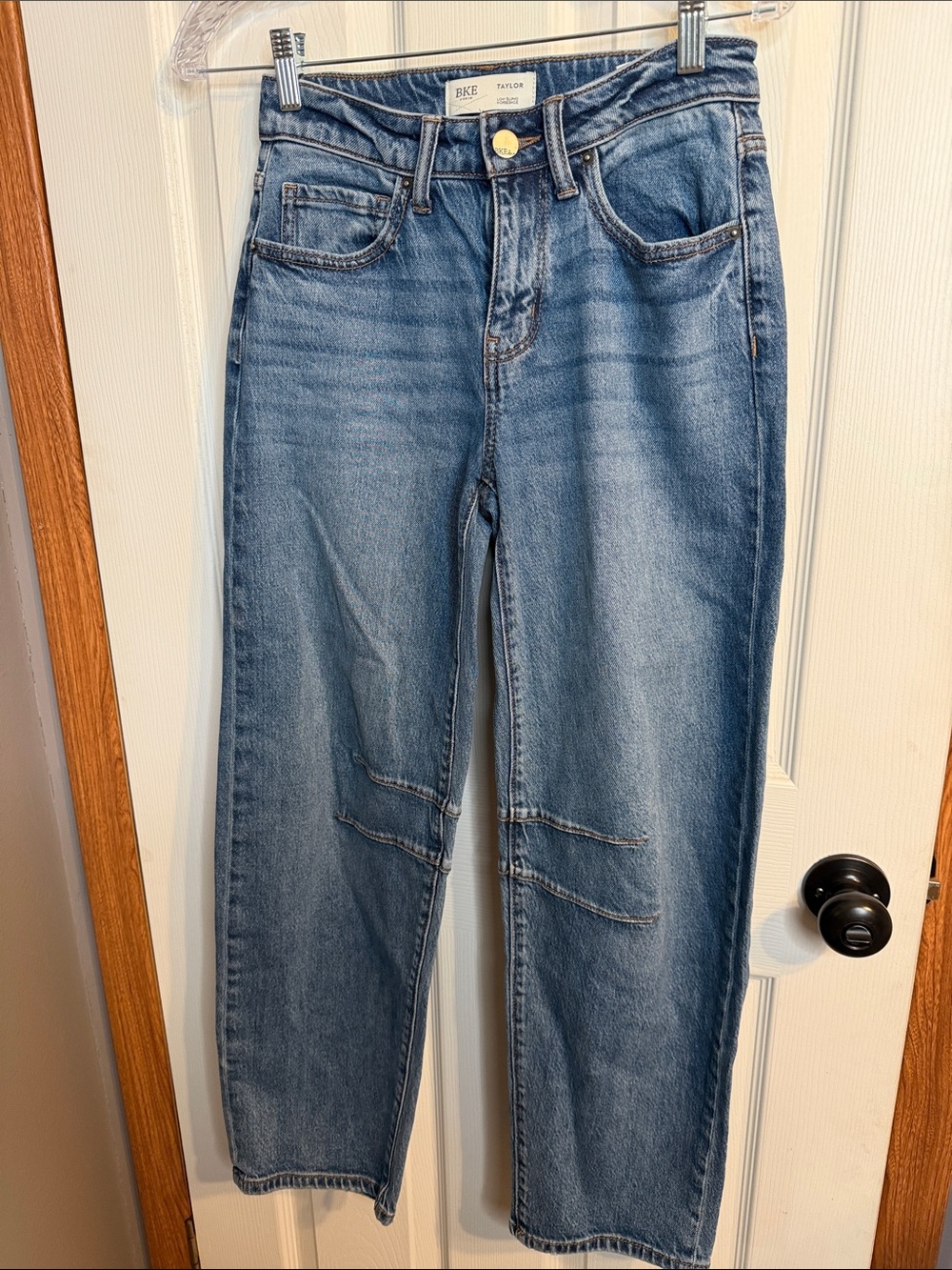 BKE Straight-Leg Jeans in Medium Blue Wash